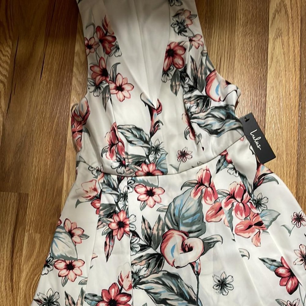 Women's Size Small Sexy Feminine Sophisticated Lulu's Floral layered dress NWT - Picture 2 of 4